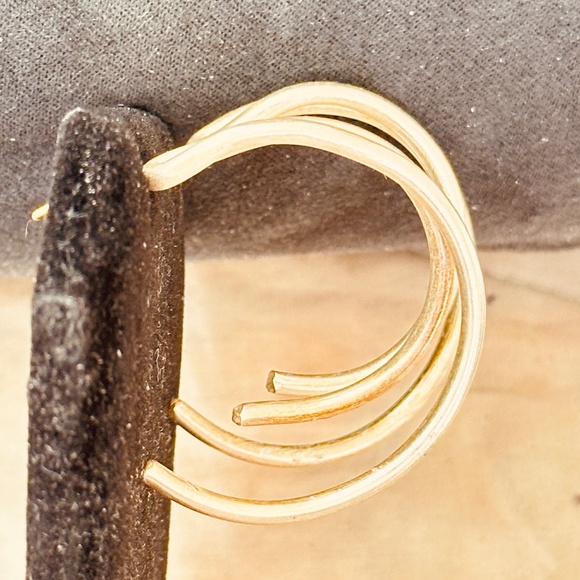 Silver Tone Double “C“ “Hoop” Post Earring Vintage EUC - Picture 4 of 7